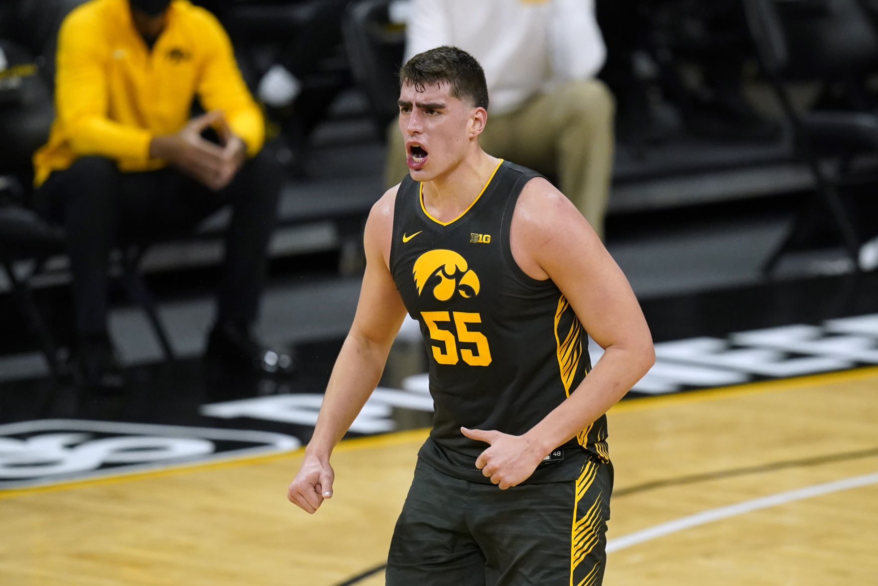 Iowa 77, UW 73